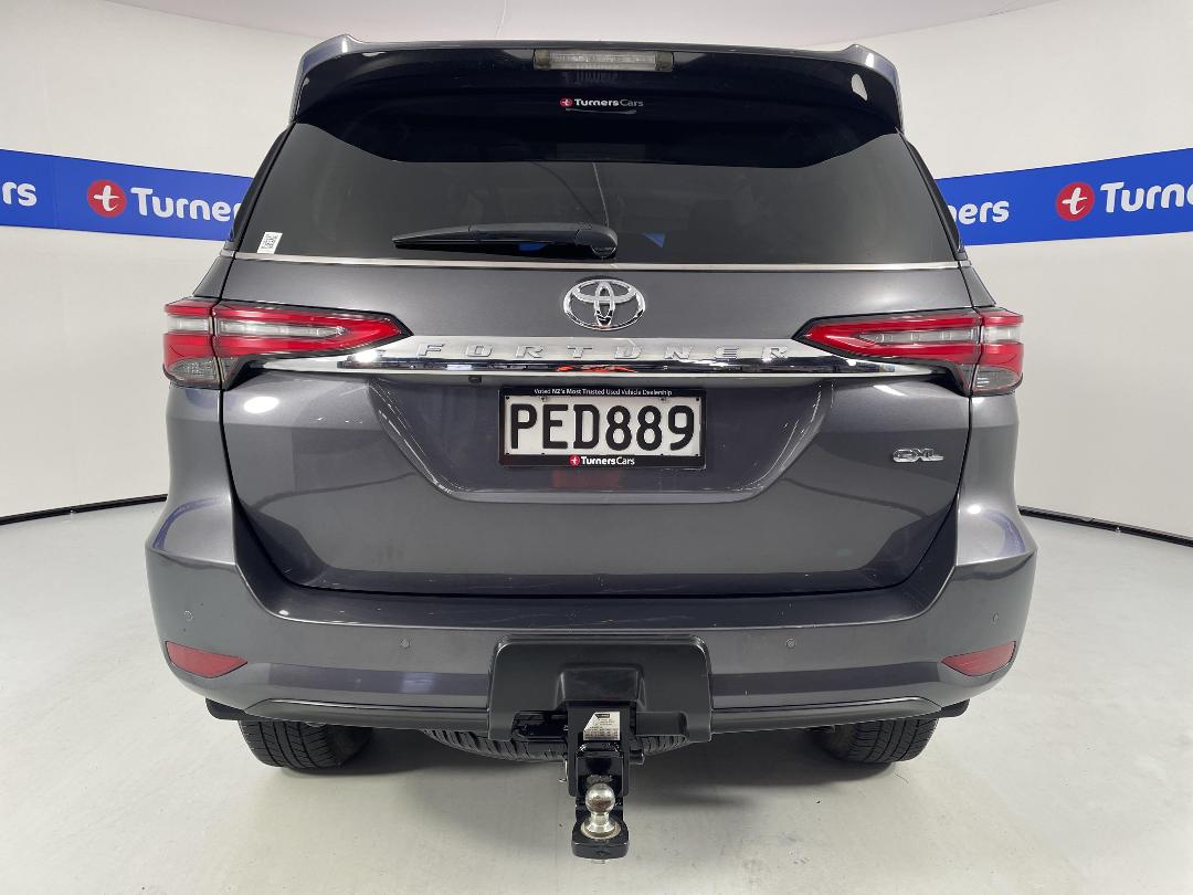 Photo '6' of Toyota Fortuner