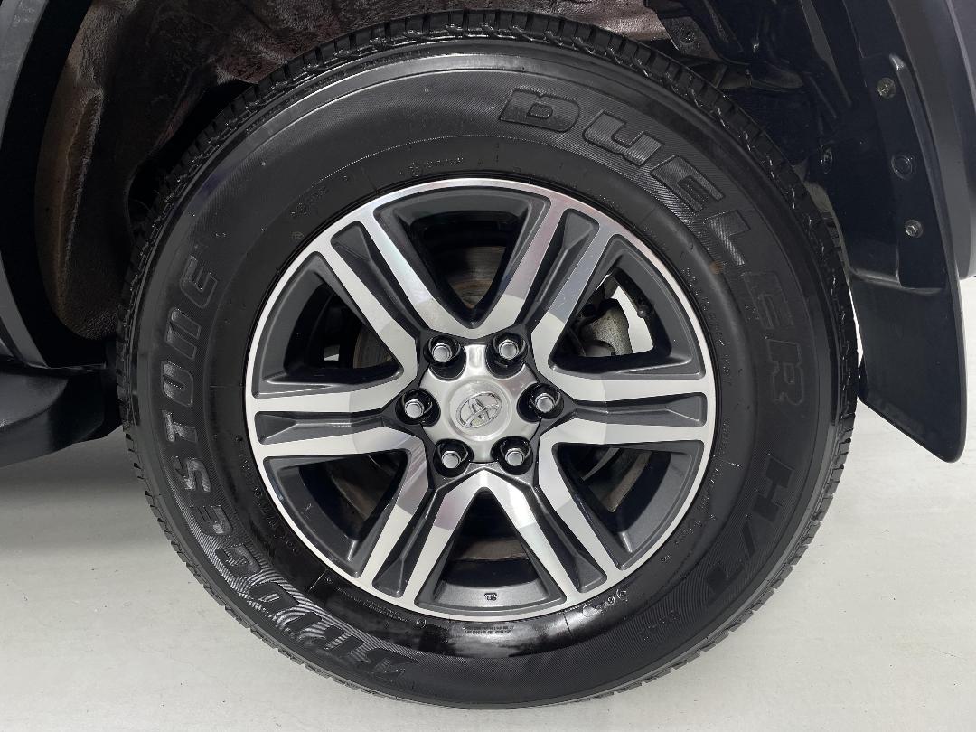 Photo '11' of Toyota Fortuner