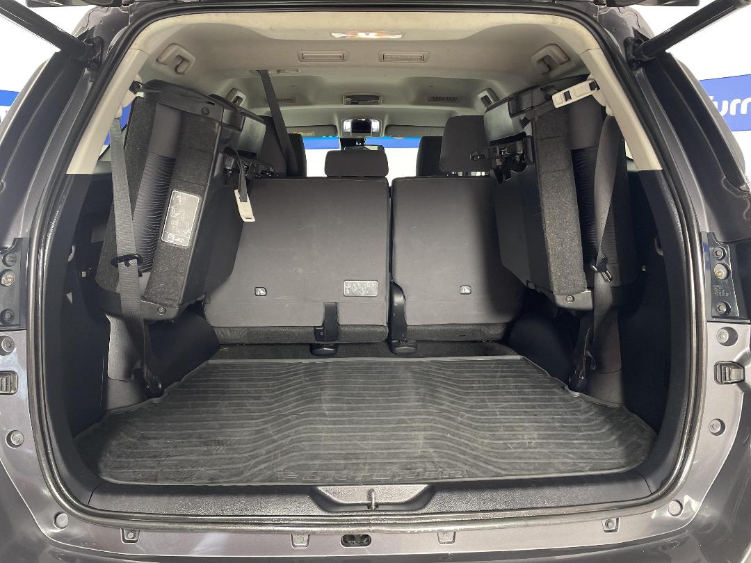 Photo '14' of Toyota Fortuner