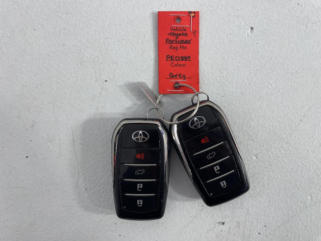 Photo '22' of Toyota Fortuner