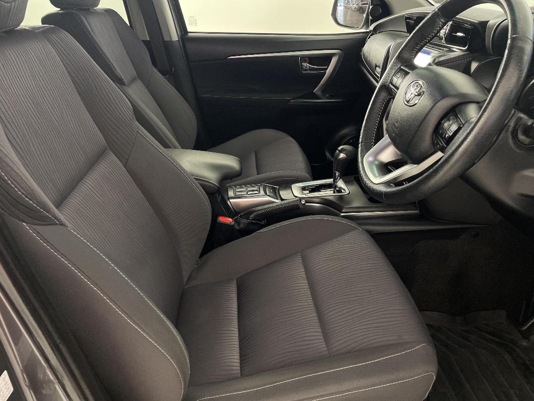 Photo '16' of Toyota Fortuner