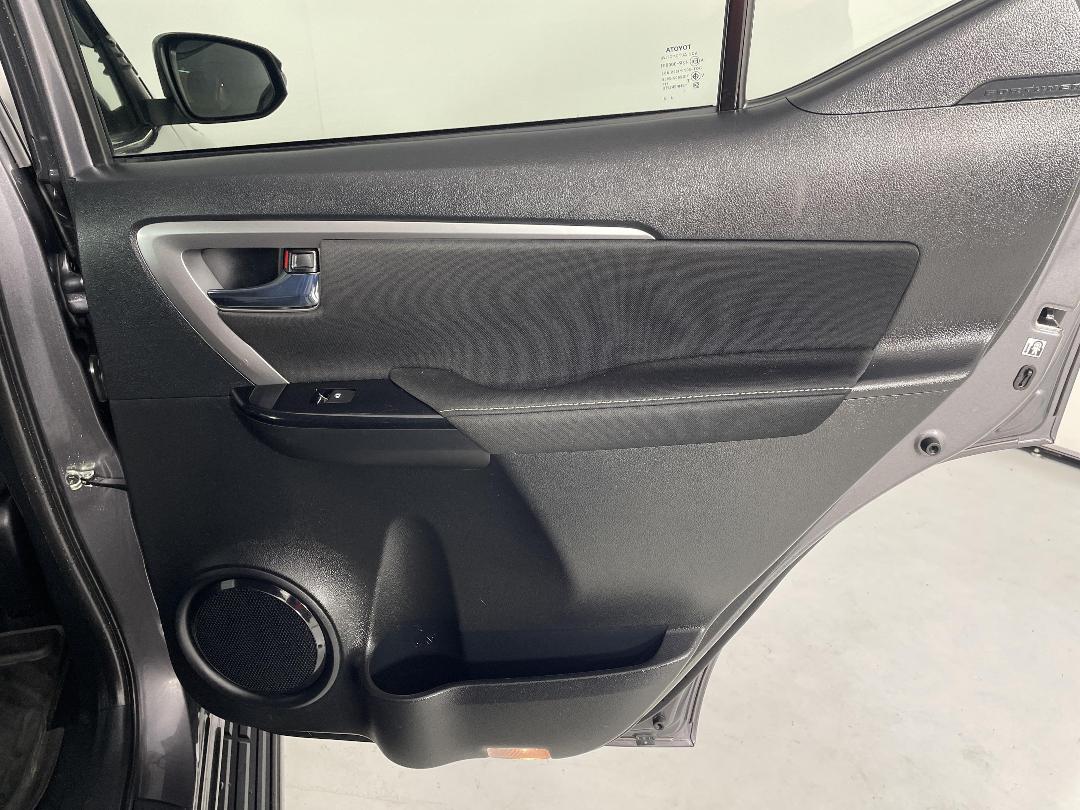 Photo '19' of Toyota Fortuner