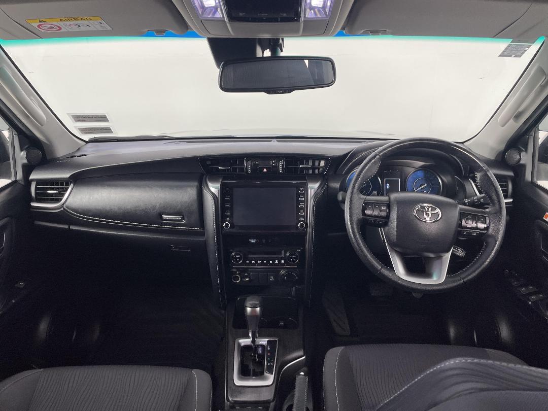 Photo '17' of Toyota Fortuner