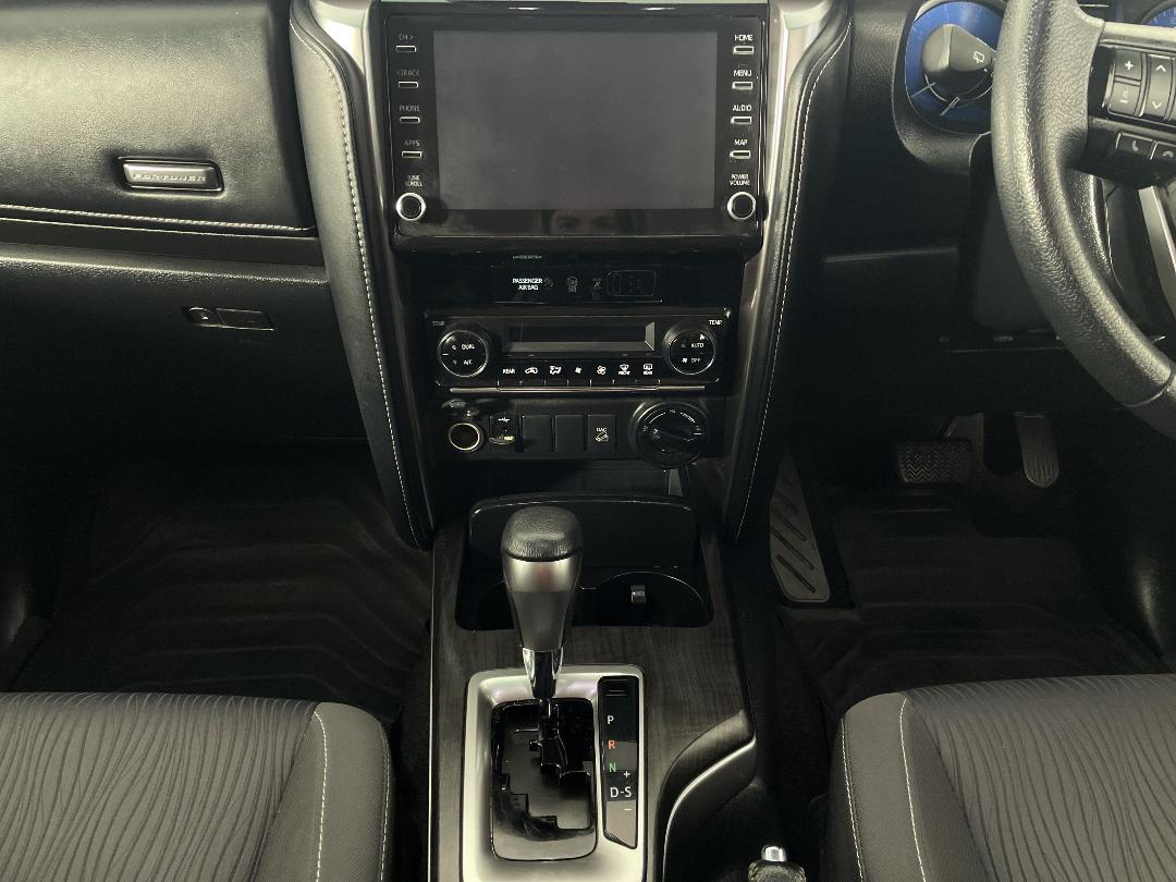 Photo '18' of Toyota Fortuner