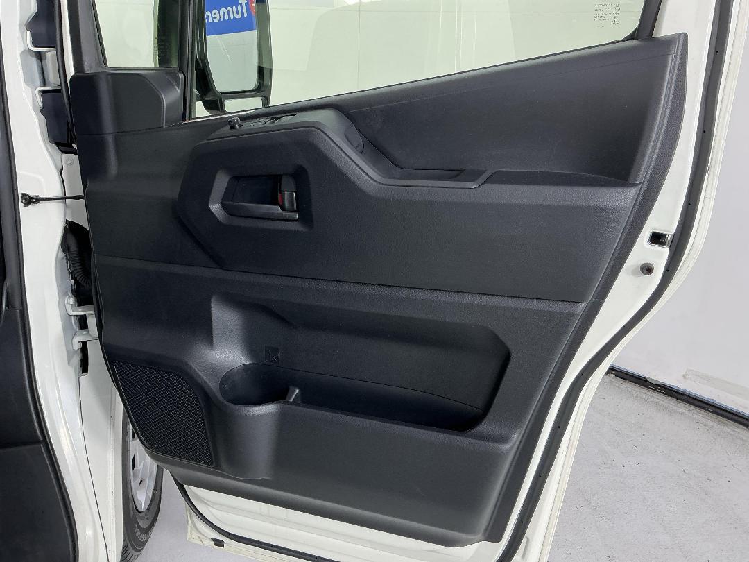 Photo '15' of Toyota Hiace Photo '15' of Toyota Hiace