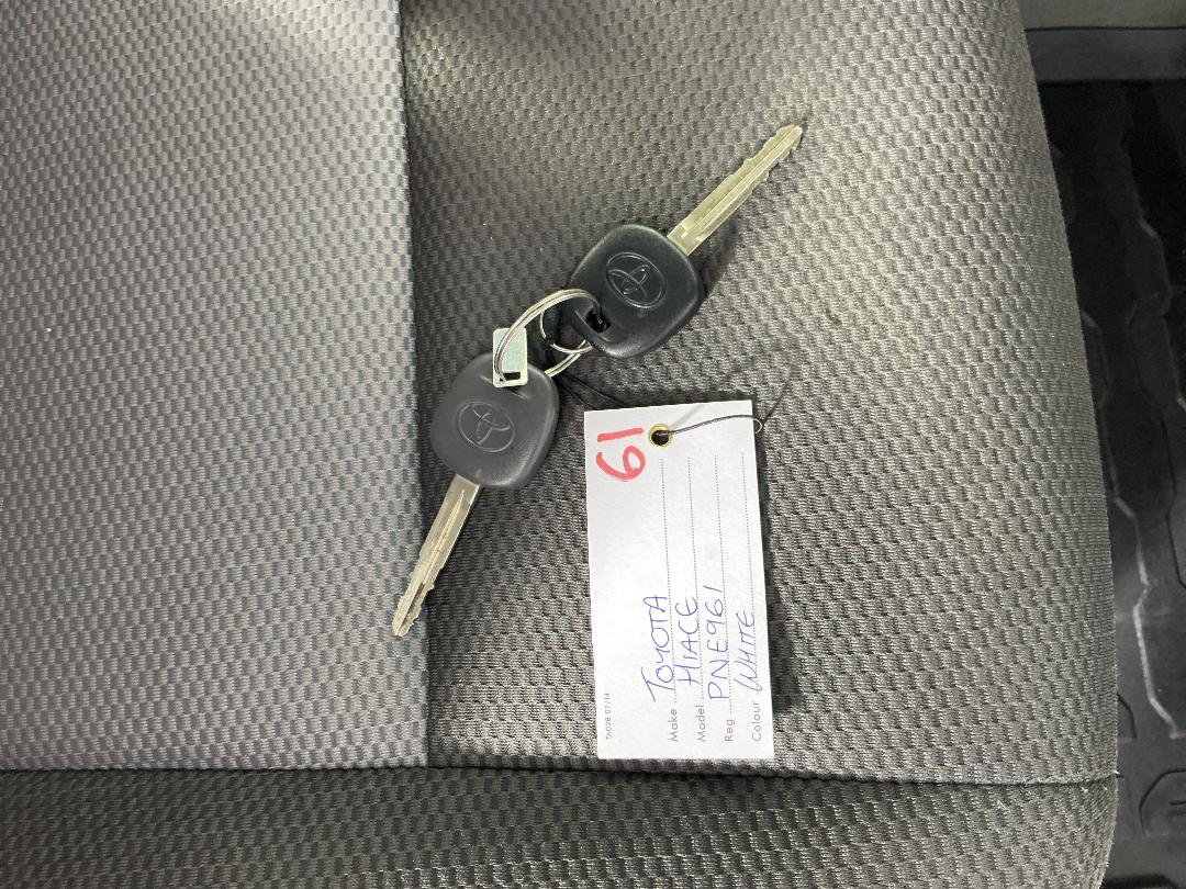 Photo '21' of Toyota Hiace Photo '21' of Toyota Hiace