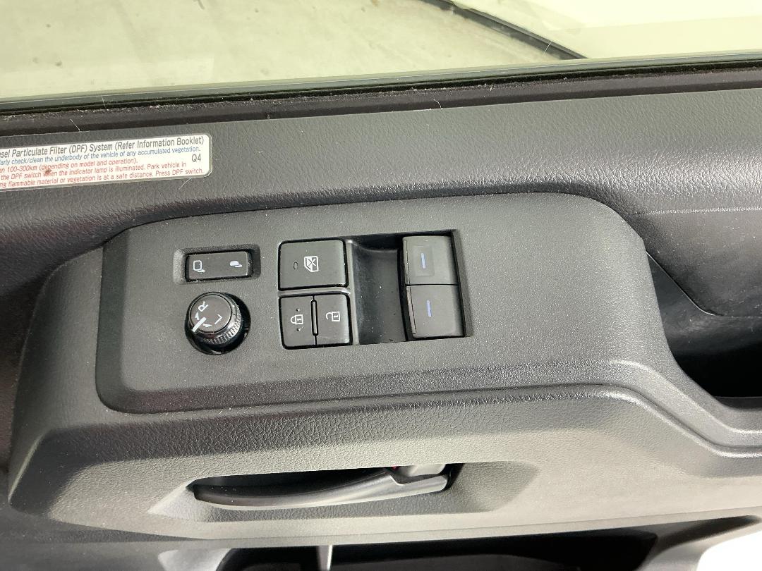 Photo '24' of Toyota Hiace Photo '24' of Toyota Hiace