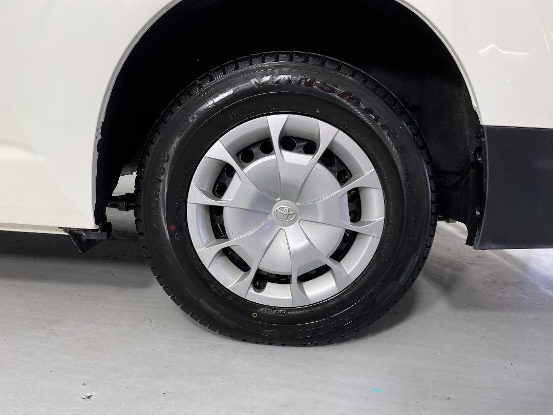 Photo '11' of Toyota Hiace