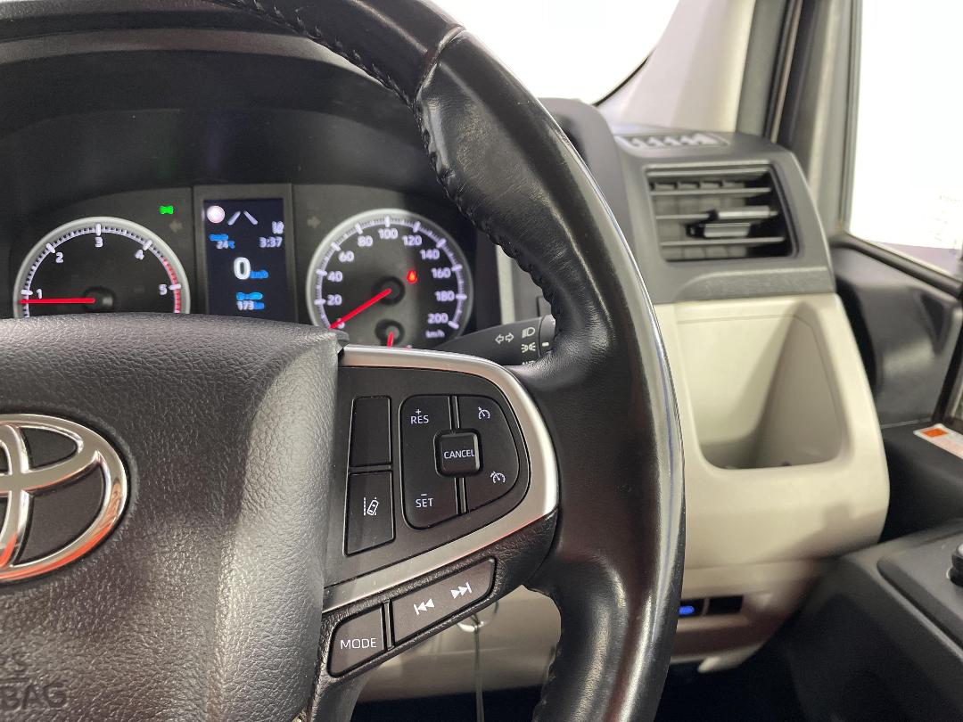 Photo '28' of Toyota Hiace