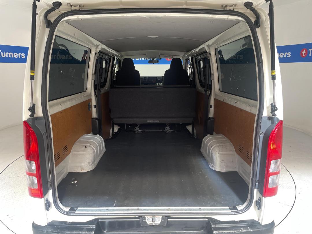 Photo '14' of Toyota Hiace