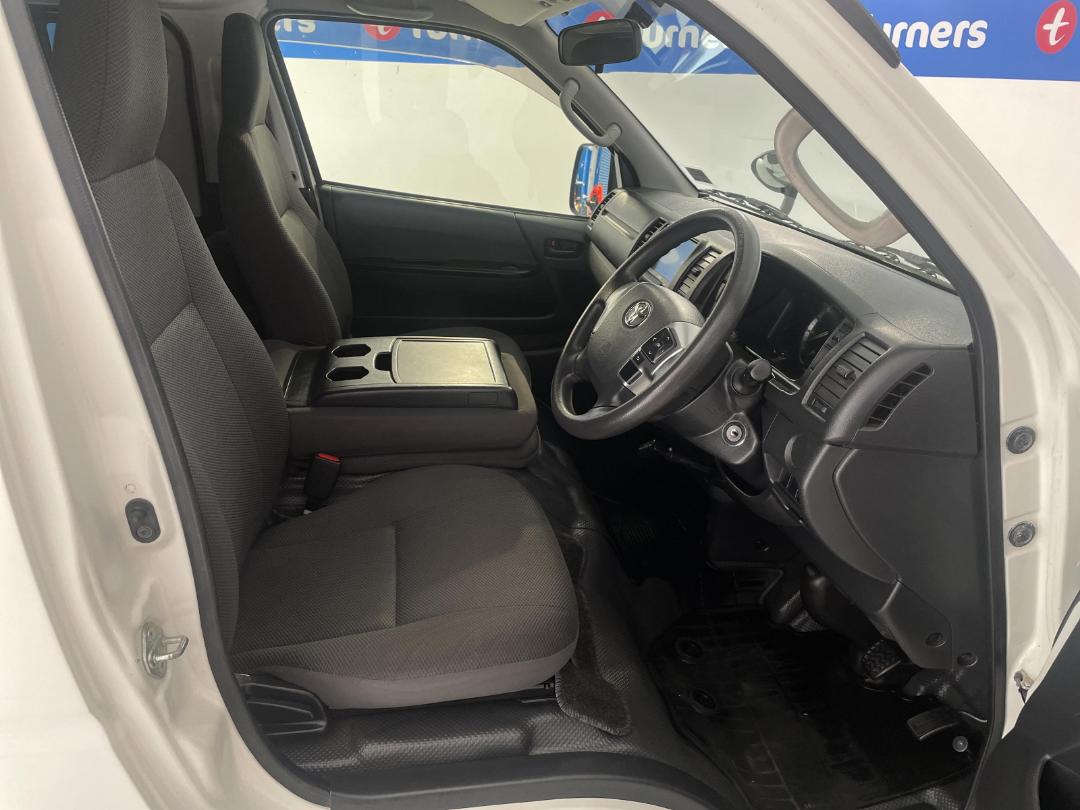 Photo '16' of Toyota Hiace