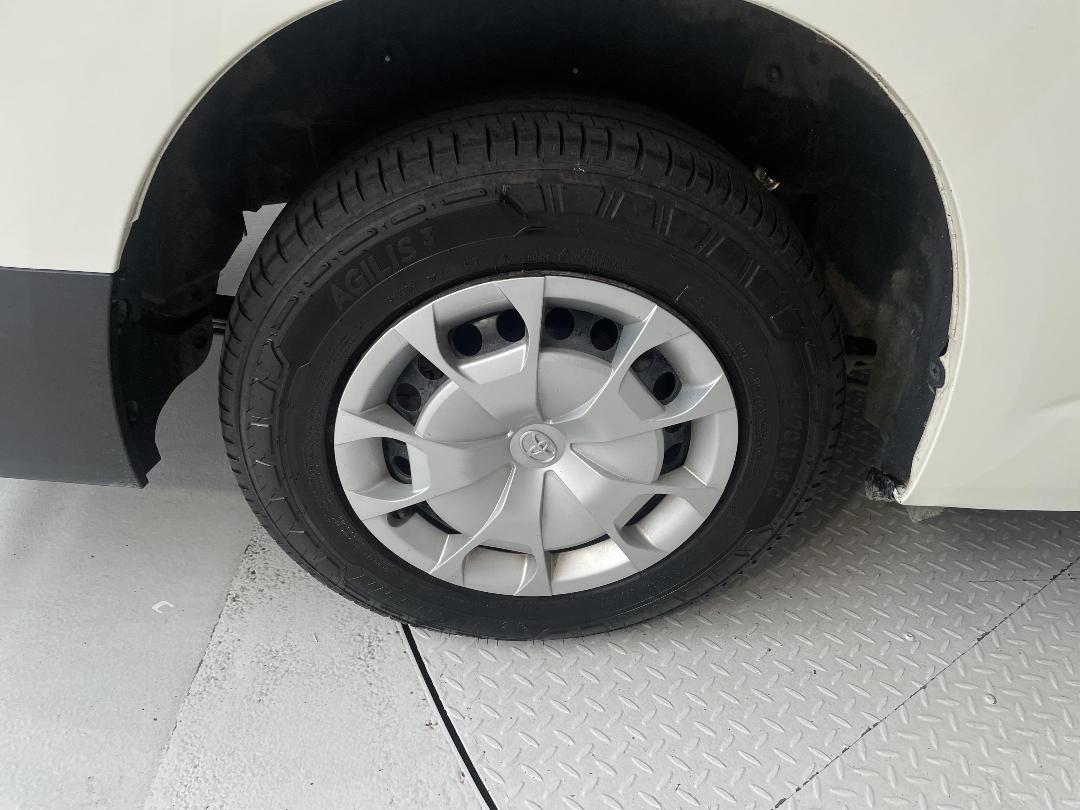 Photo '12' of Toyota Hiace