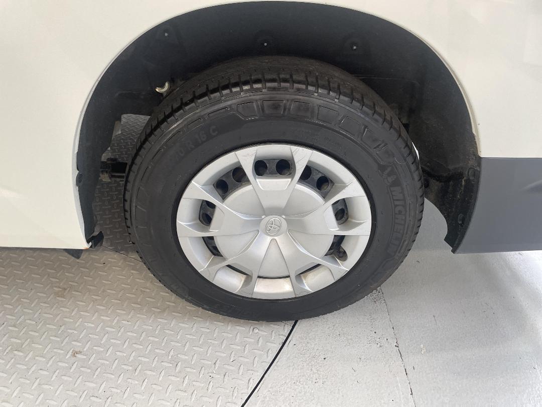 Photo '11' of Toyota Hiace