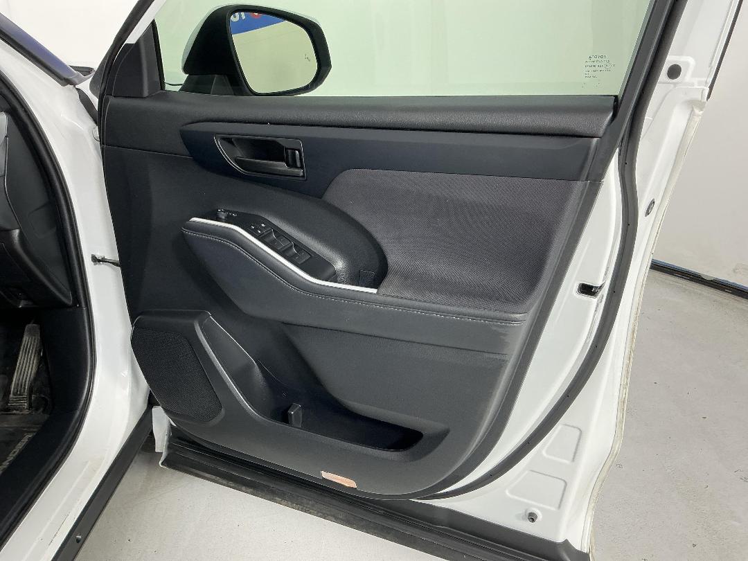 Photo '15' of Toyota Highlander Photo '15' of Toyota Highlander