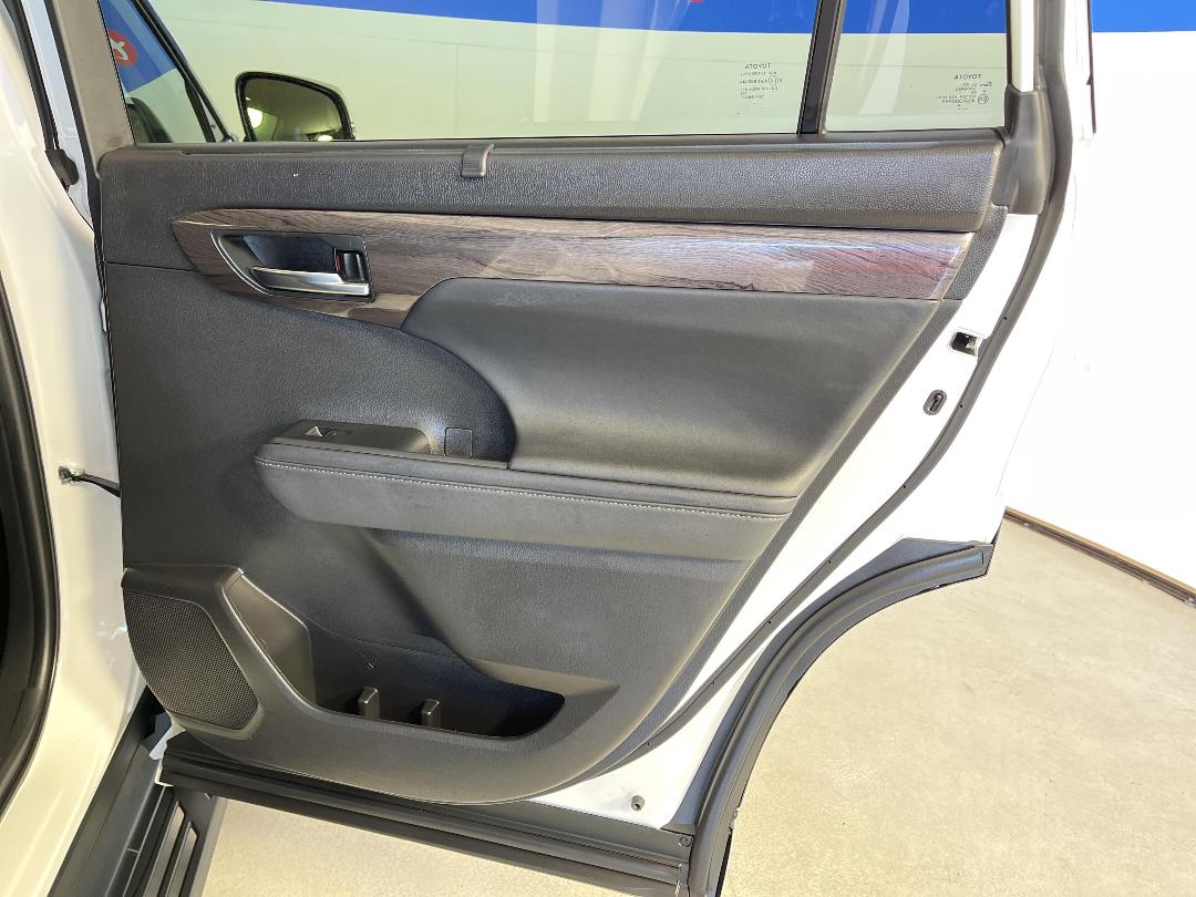 Photo '19' of Toyota Highlander Photo '19' of Toyota Highlander