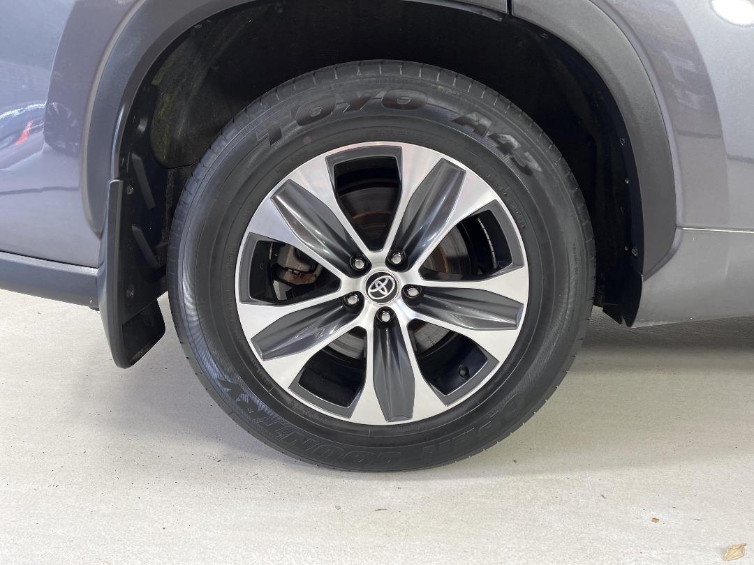 Photo '12' of Toyota Highlander Photo '12' of Toyota Highlander