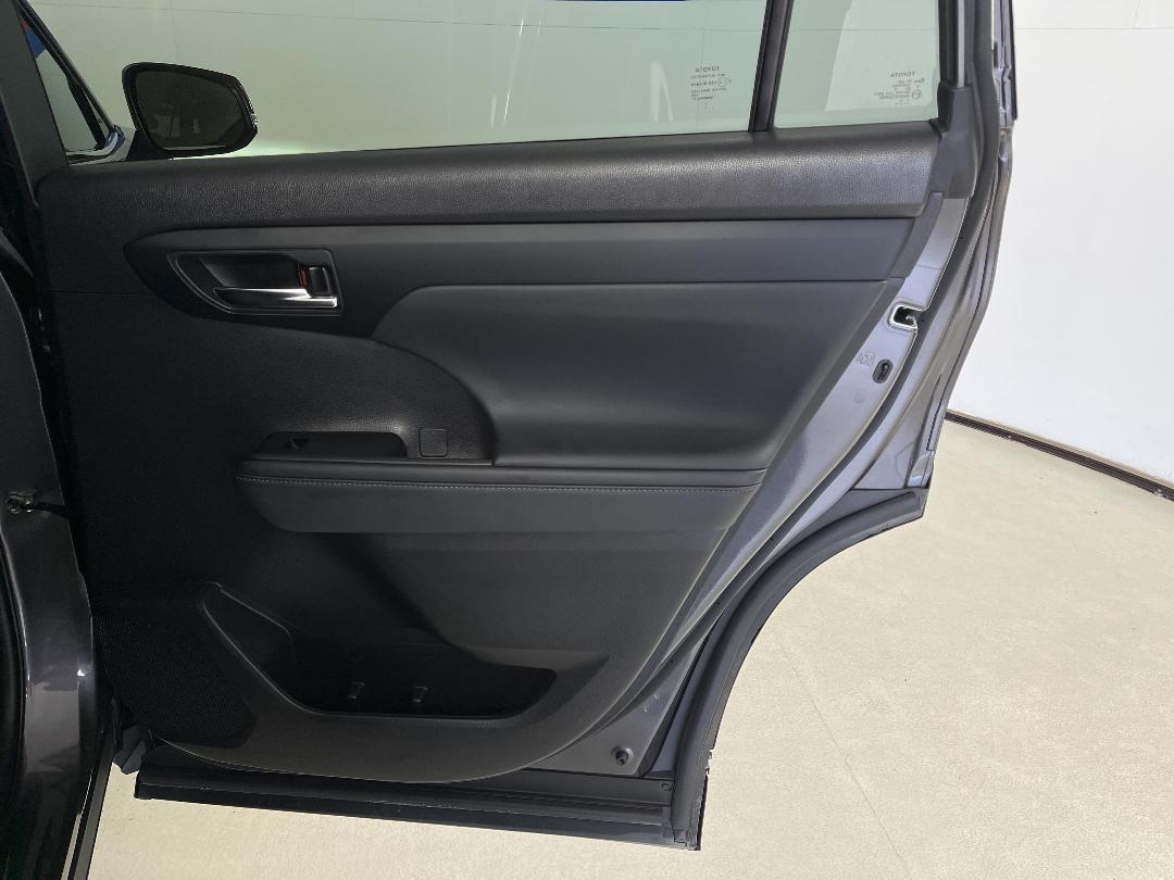 Photo '19' of Toyota Highlander Photo '19' of Toyota Highlander