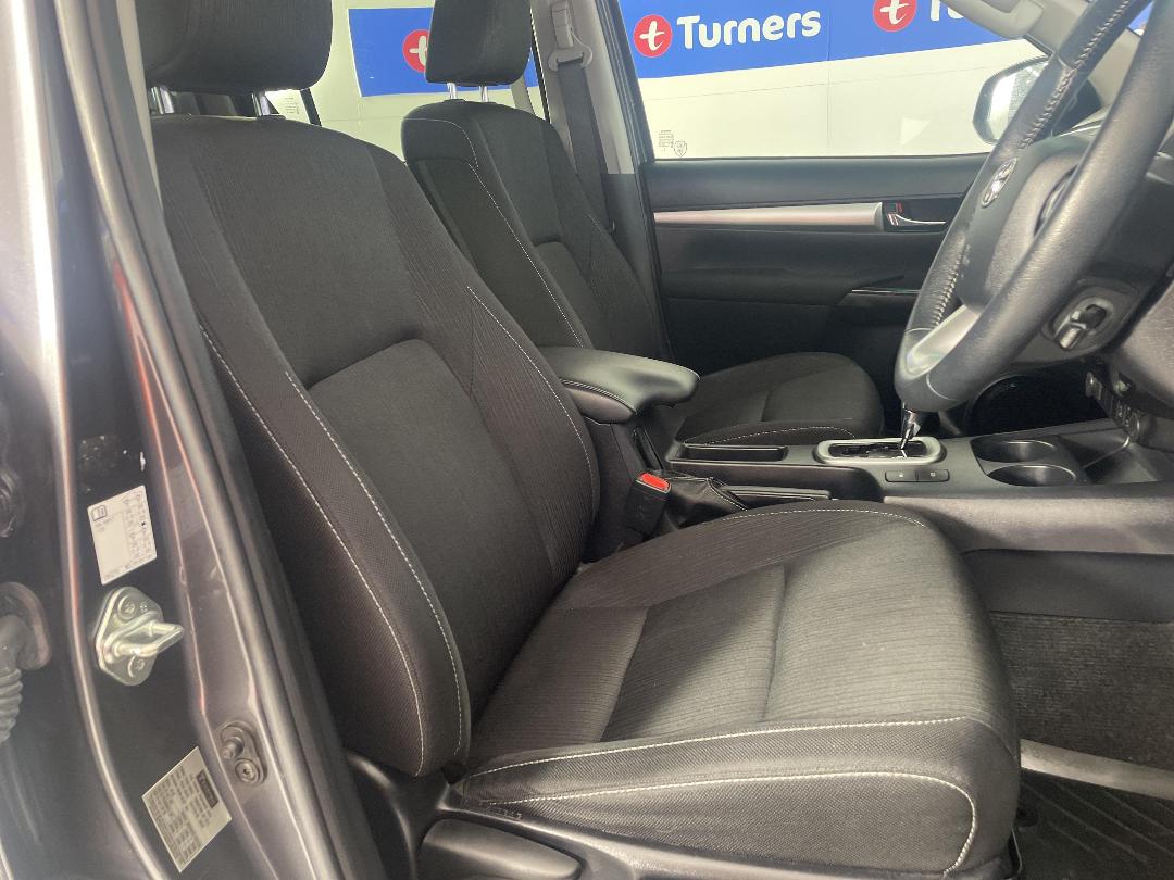 Photo '16' of Toyota Hilux