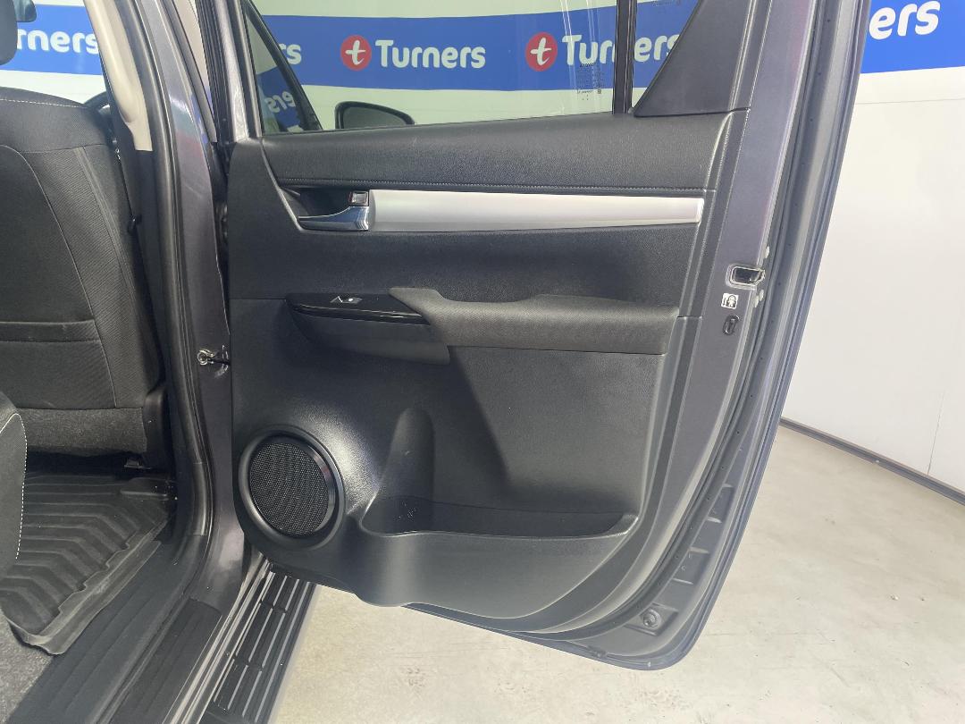 Photo '19' of Toyota Hilux