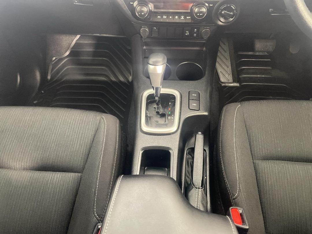 Photo '18' of Toyota Hilux