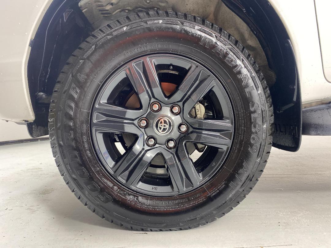 Photo '10' of Toyota Hilux