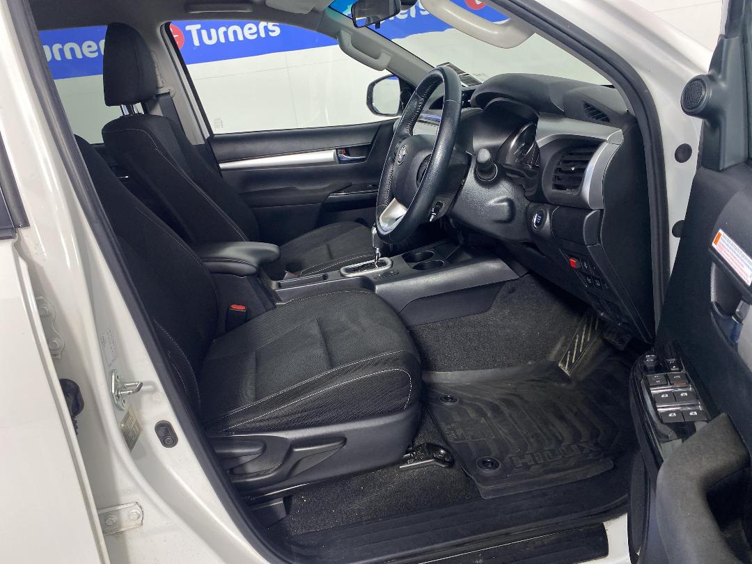 Photo '16' of Toyota Hilux