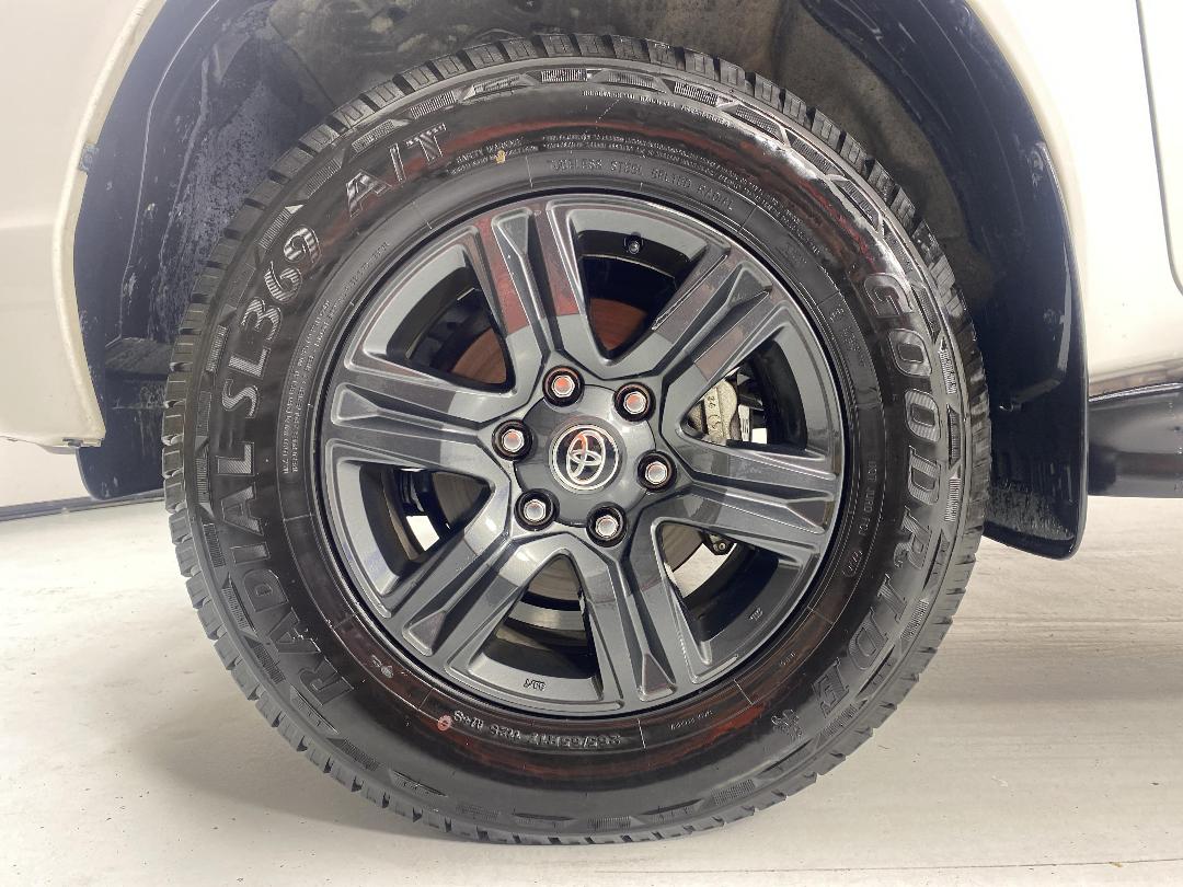 Photo '10' of Toyota Hilux