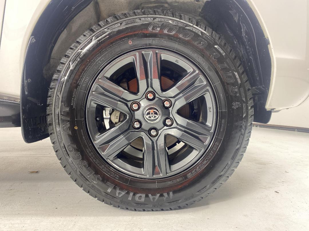 Photo '9' of Toyota Hilux