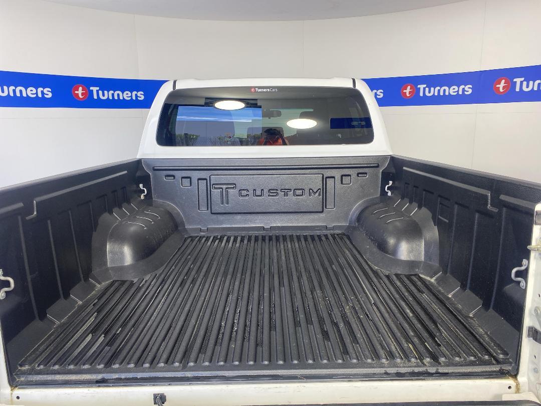 Photo '14' of Toyota Hilux