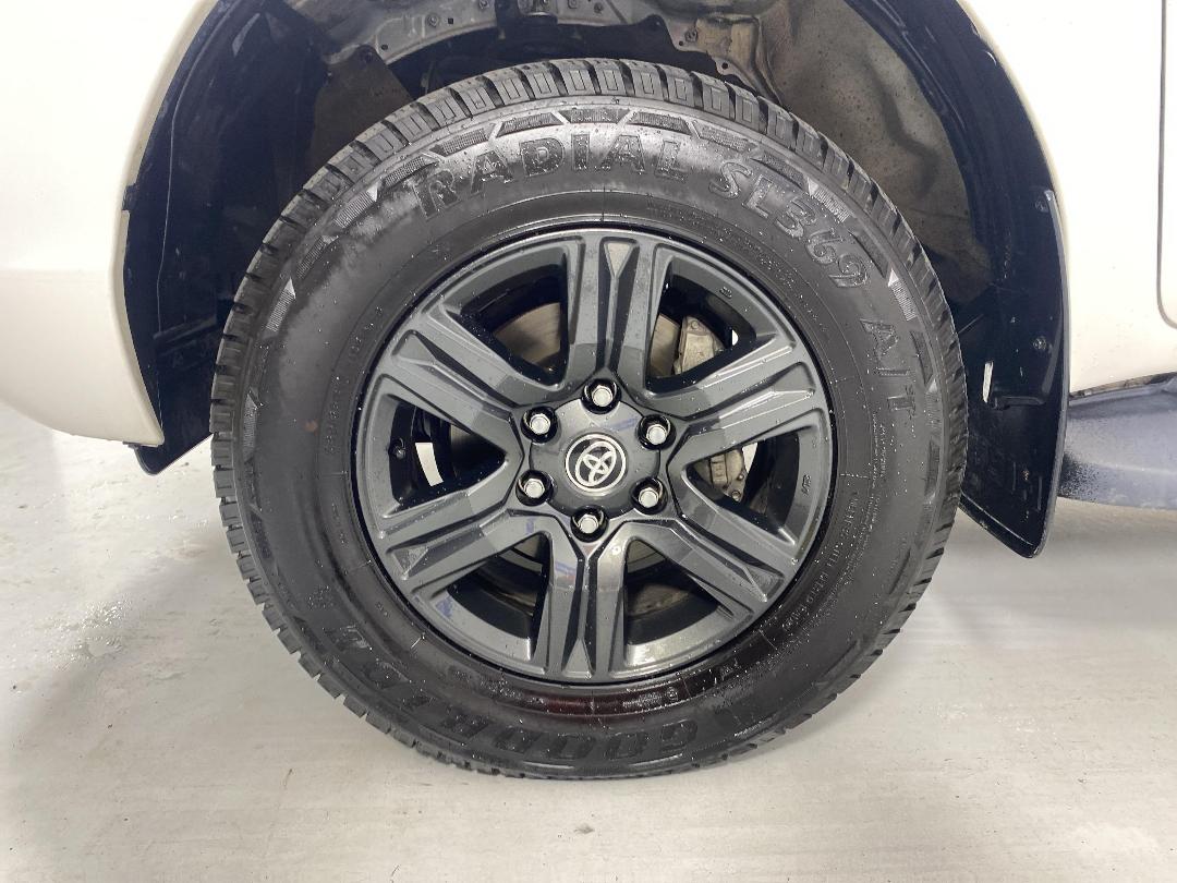 Photo '10' of Toyota Hilux