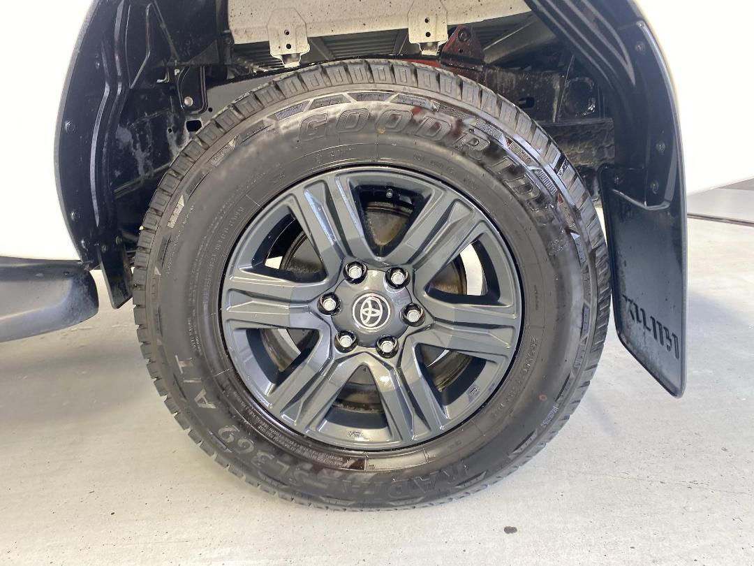 Photo '11' of Toyota Hilux