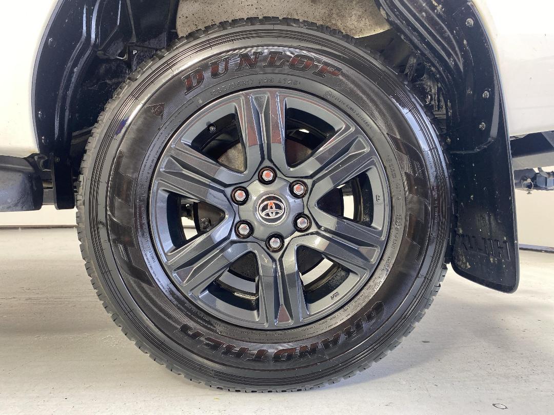 Photo '11' of Toyota Hilux