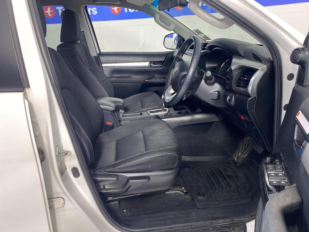 Photo '16' of Toyota Hilux