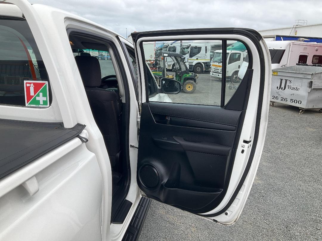 Photo '19' of Toyota Hilux