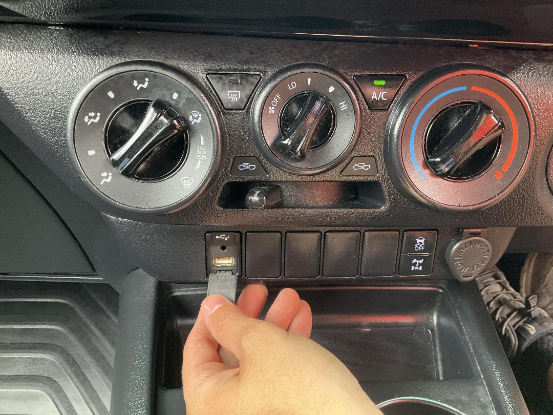 Photo '28' of Toyota Hilux