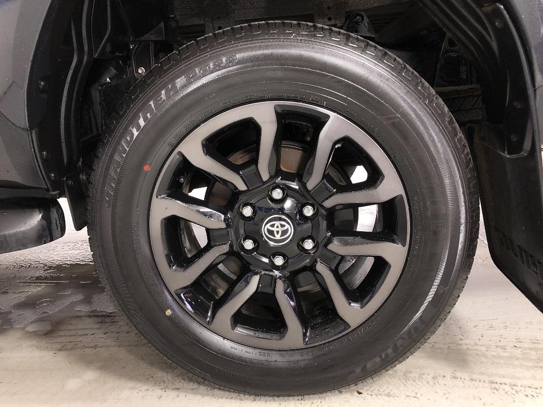 Photo '11' of Toyota Hilux