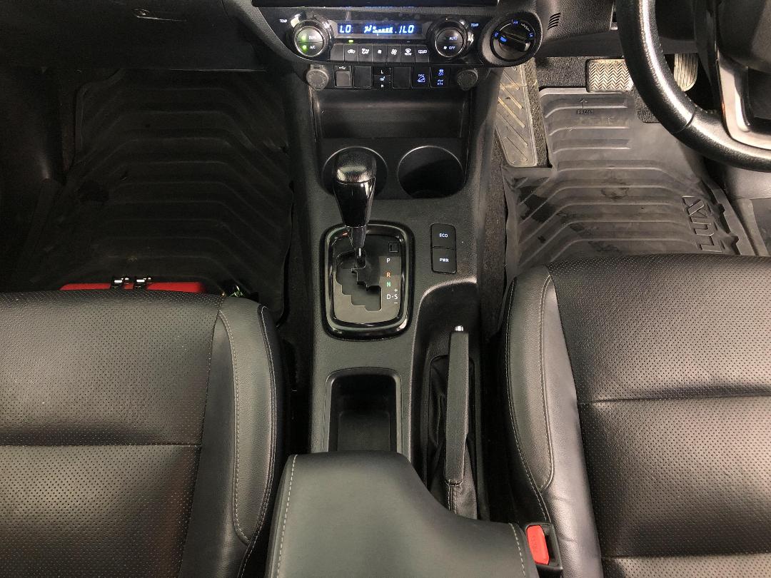 Photo '18' of Toyota Hilux