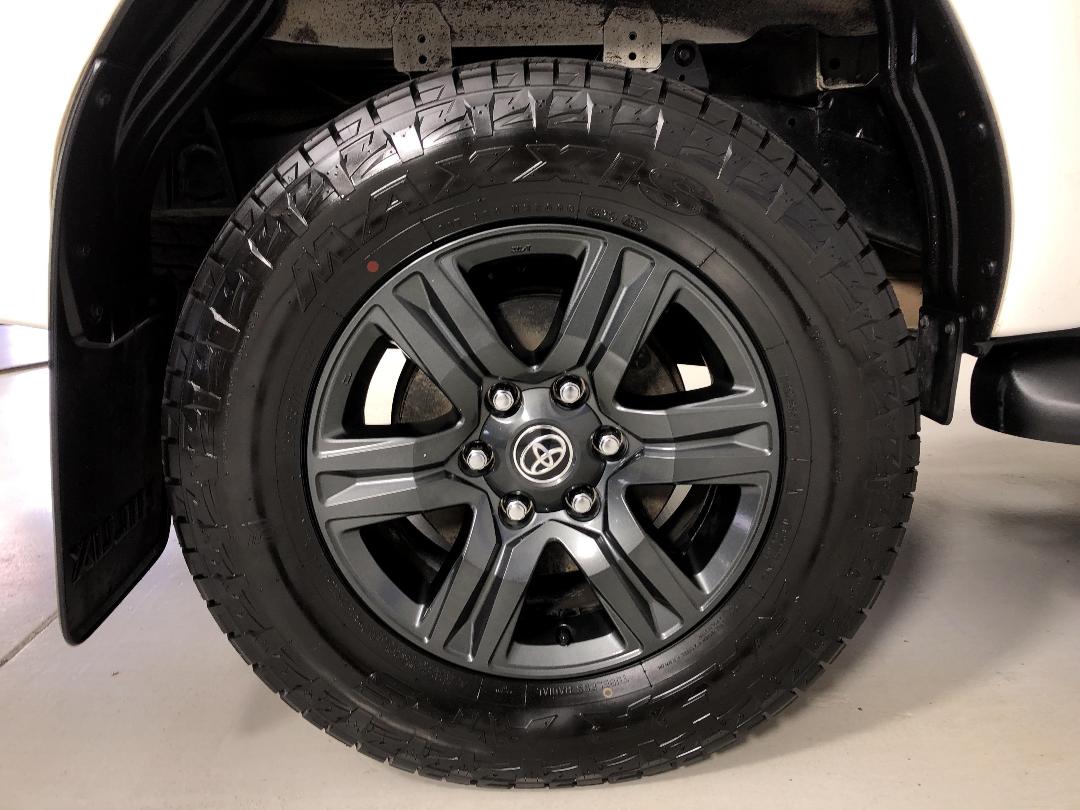 Photo '12' of Toyota Hilux