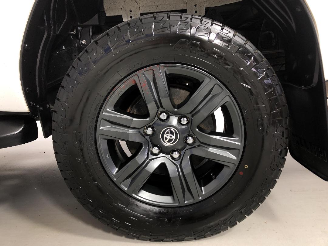 Photo '11' of Toyota Hilux