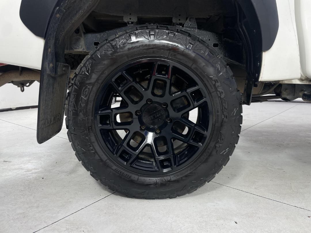 Photo '12' of Toyota Hilux