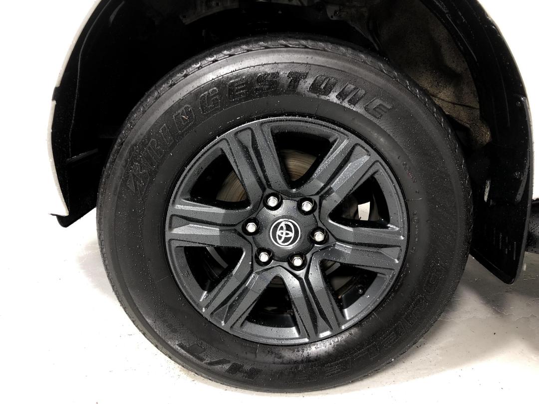 Photo '10' of Toyota Hilux