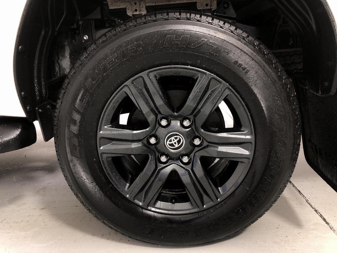 Photo '11' of Toyota Hilux