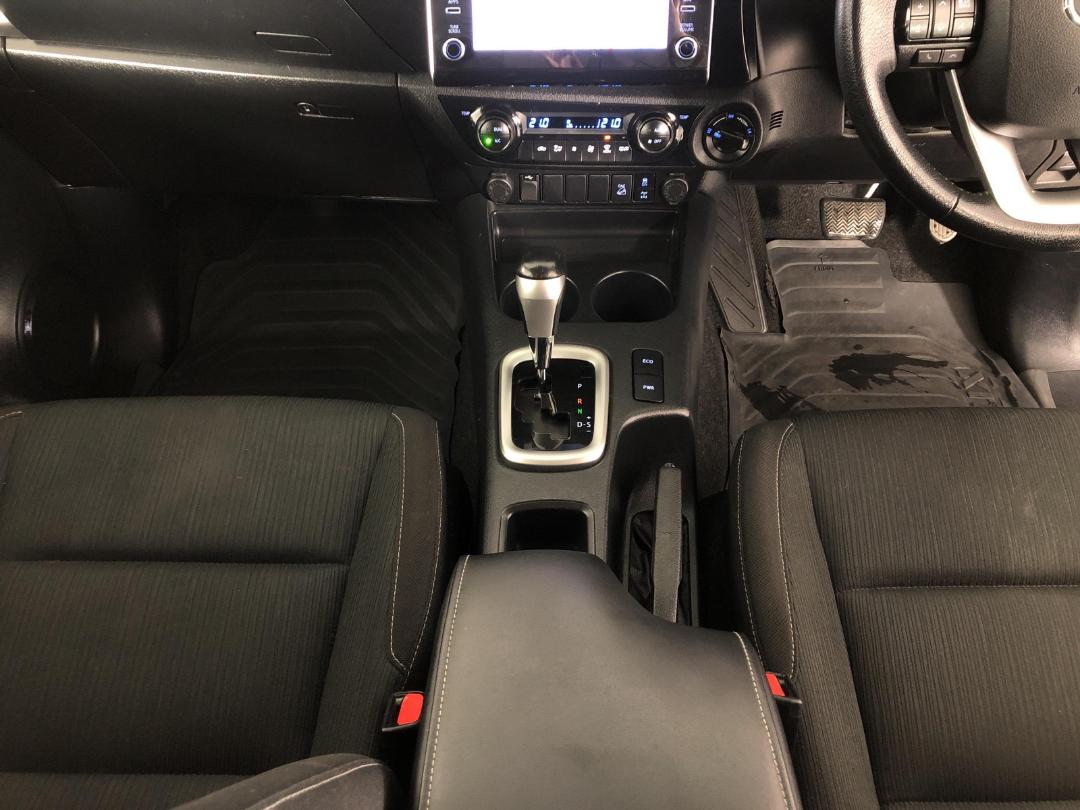 Photo '18' of Toyota Hilux