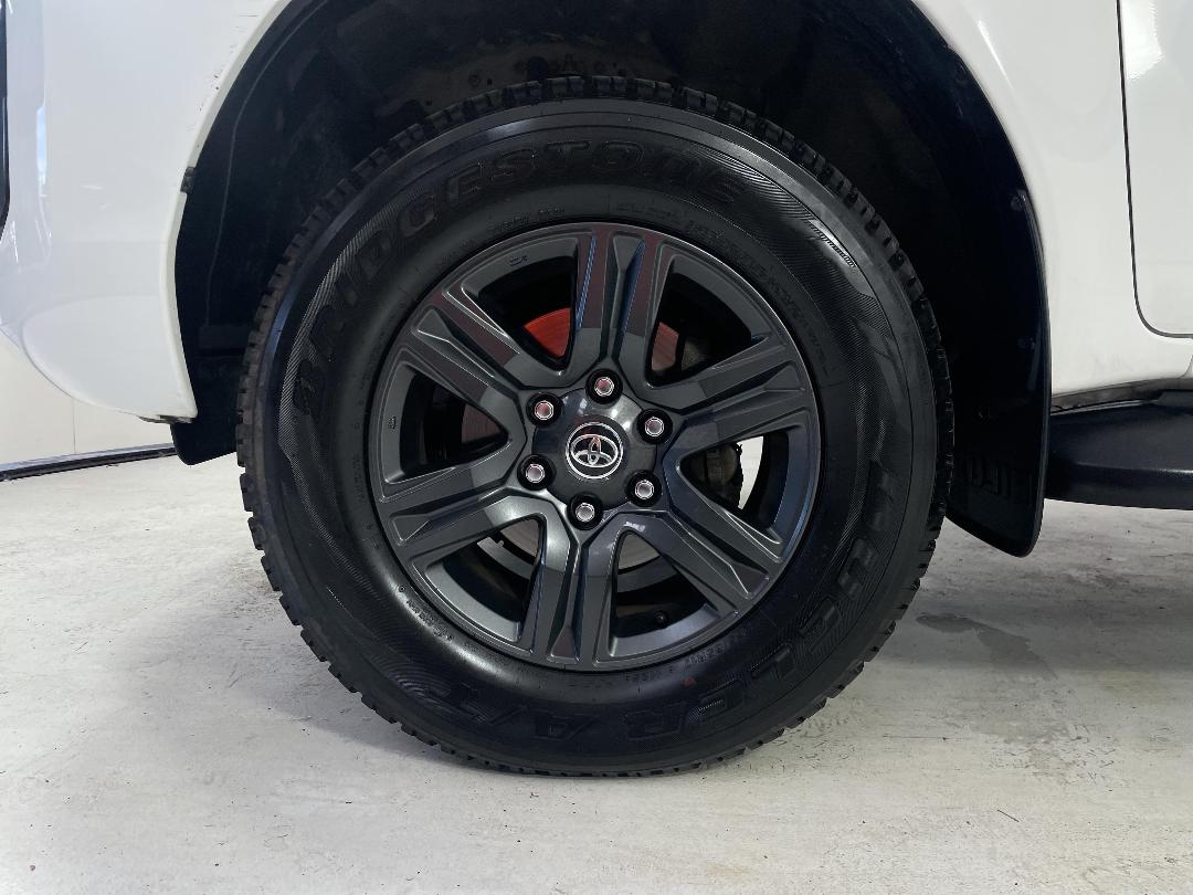 Photo '10' of Toyota Hilux