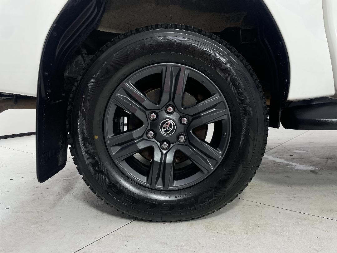 Photo '12' of Toyota Hilux