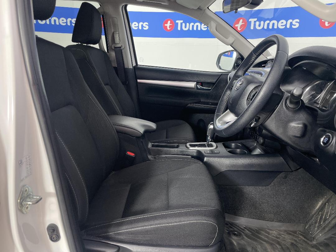 Photo '16' of Toyota Hilux