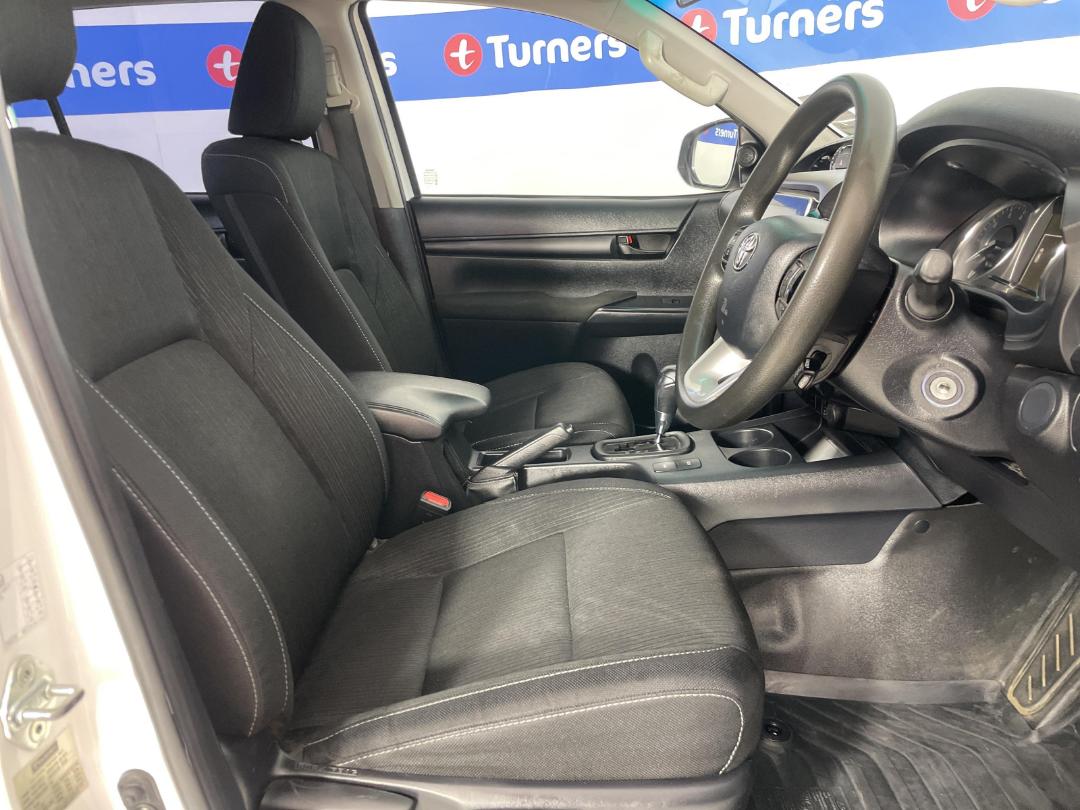 Photo '16' of Toyota Hilux