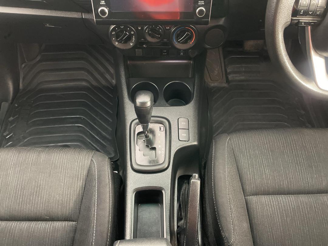 Photo '18' of Toyota Hilux