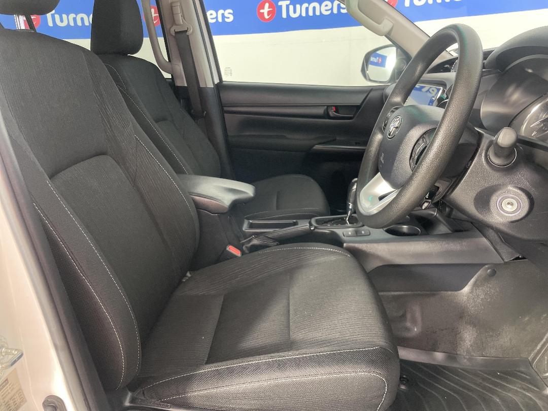 Photo '16' of Toyota Hilux