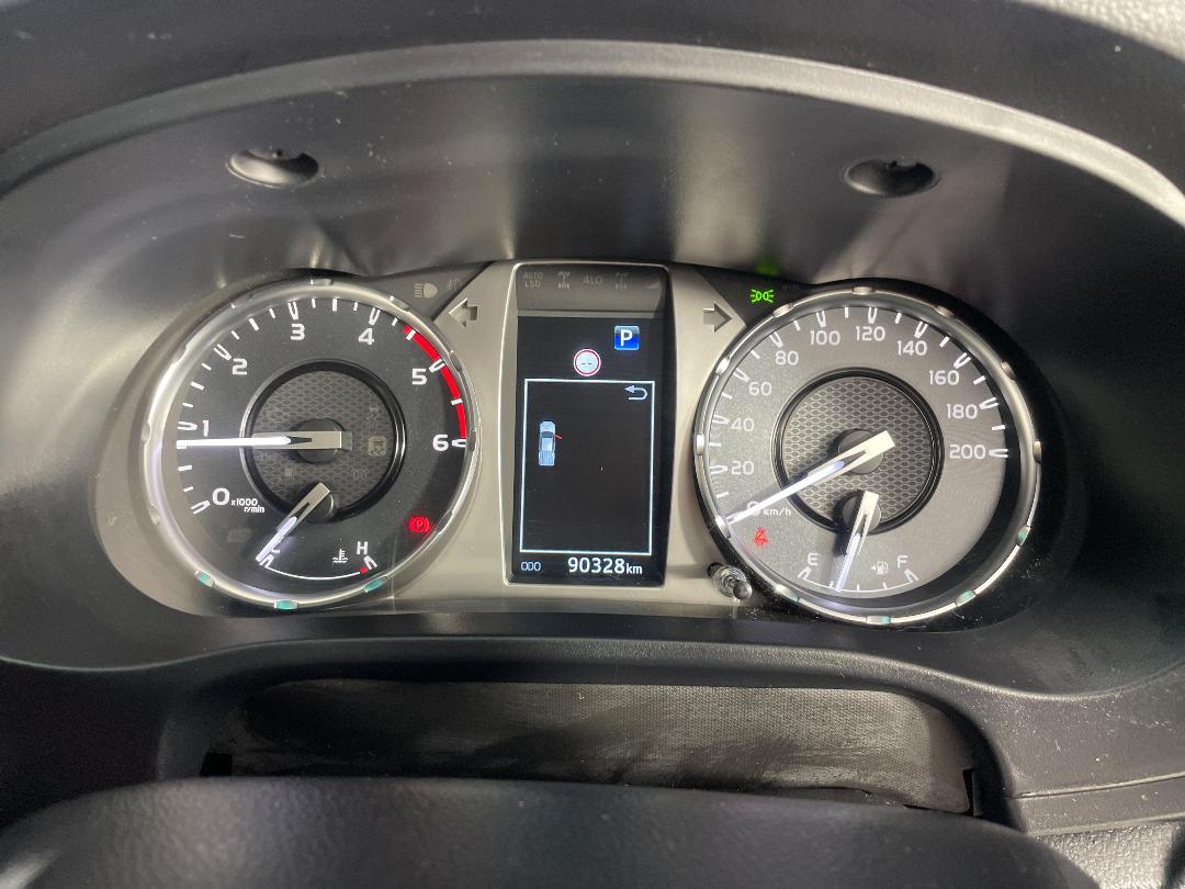 Photo '21' of Toyota Hilux